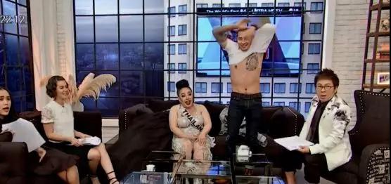 听说你不想努力?教你如何让富婆爱上你第8张